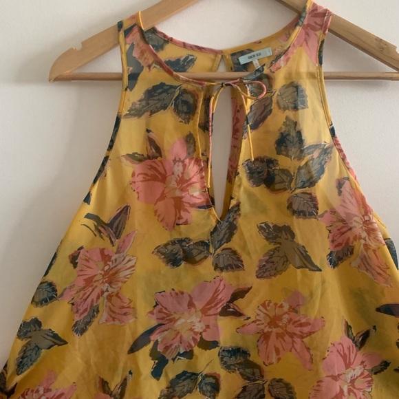 Floral tank - Picture 6 of 7